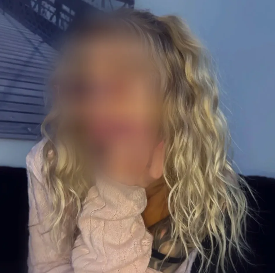 Carla, 23