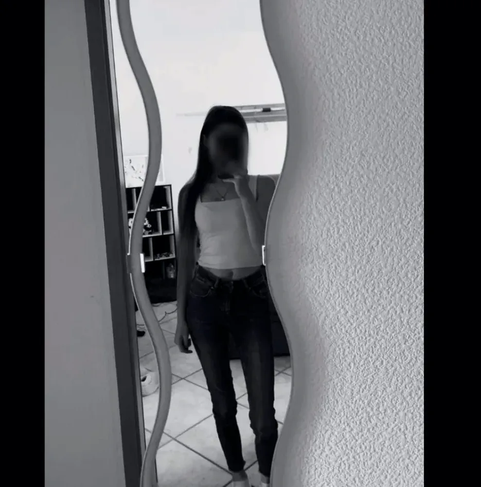 Greta, 25