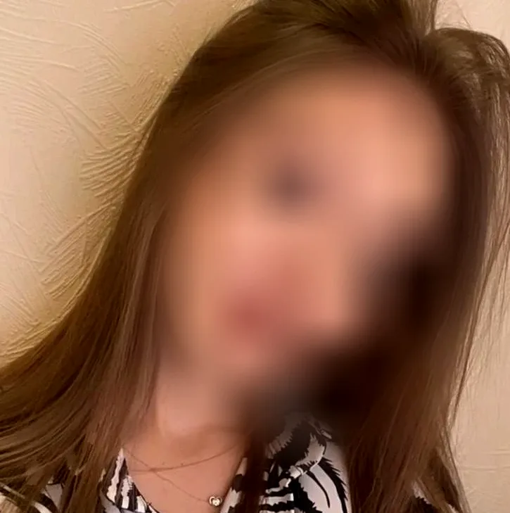 Lara, 22