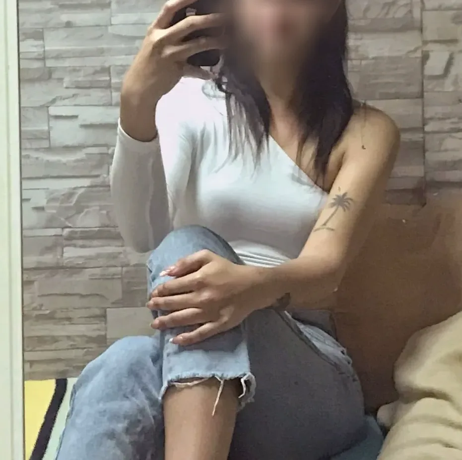 Lucia, 32
