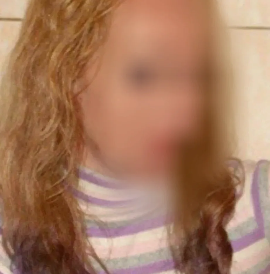 Manuela, 24