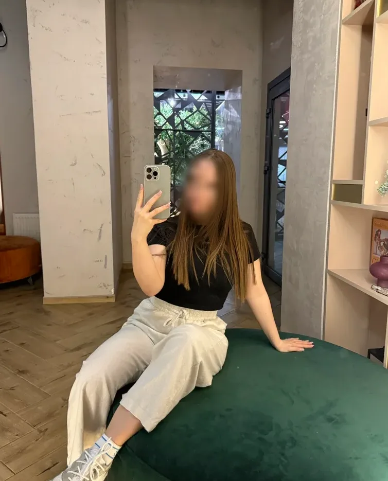Melina, 26