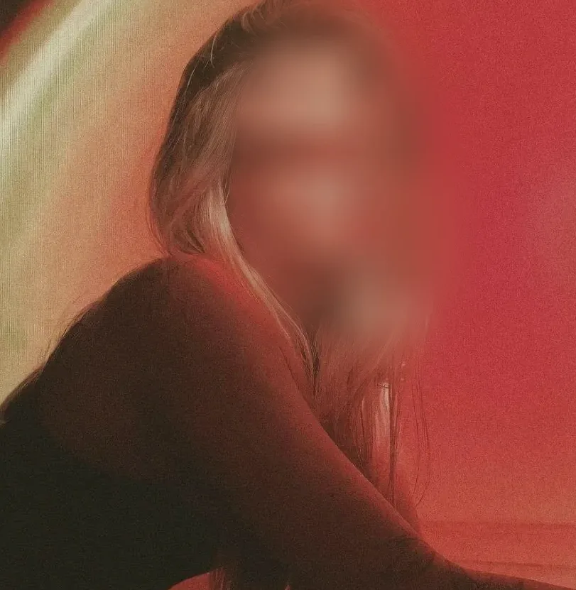 Nadine, 23