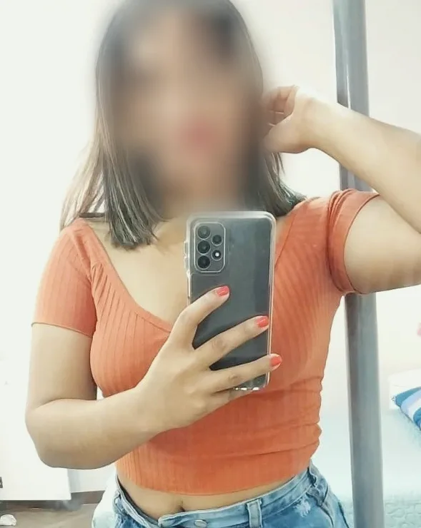 Sandra, 26